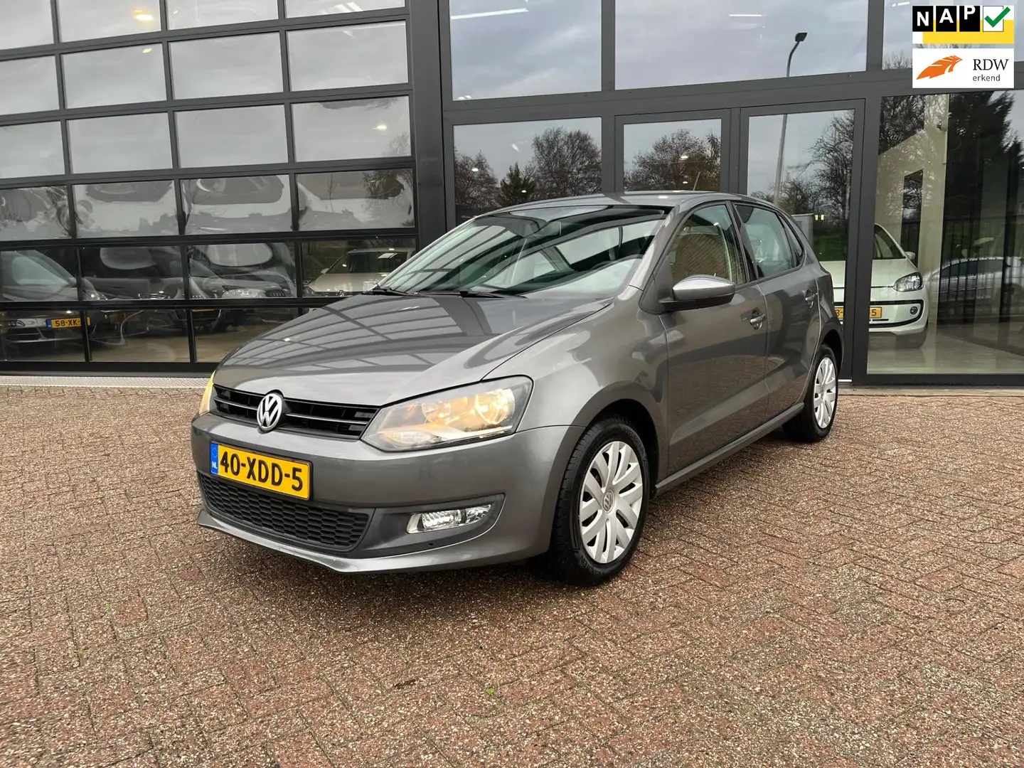 Volkswagen Polo Comfortline, Automaat, 1 Eigenaar Grijs - 1