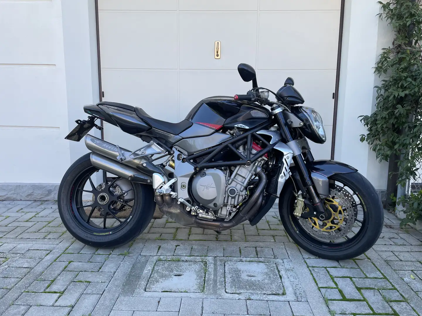 MV Agusta Brutale 910 R - 1
