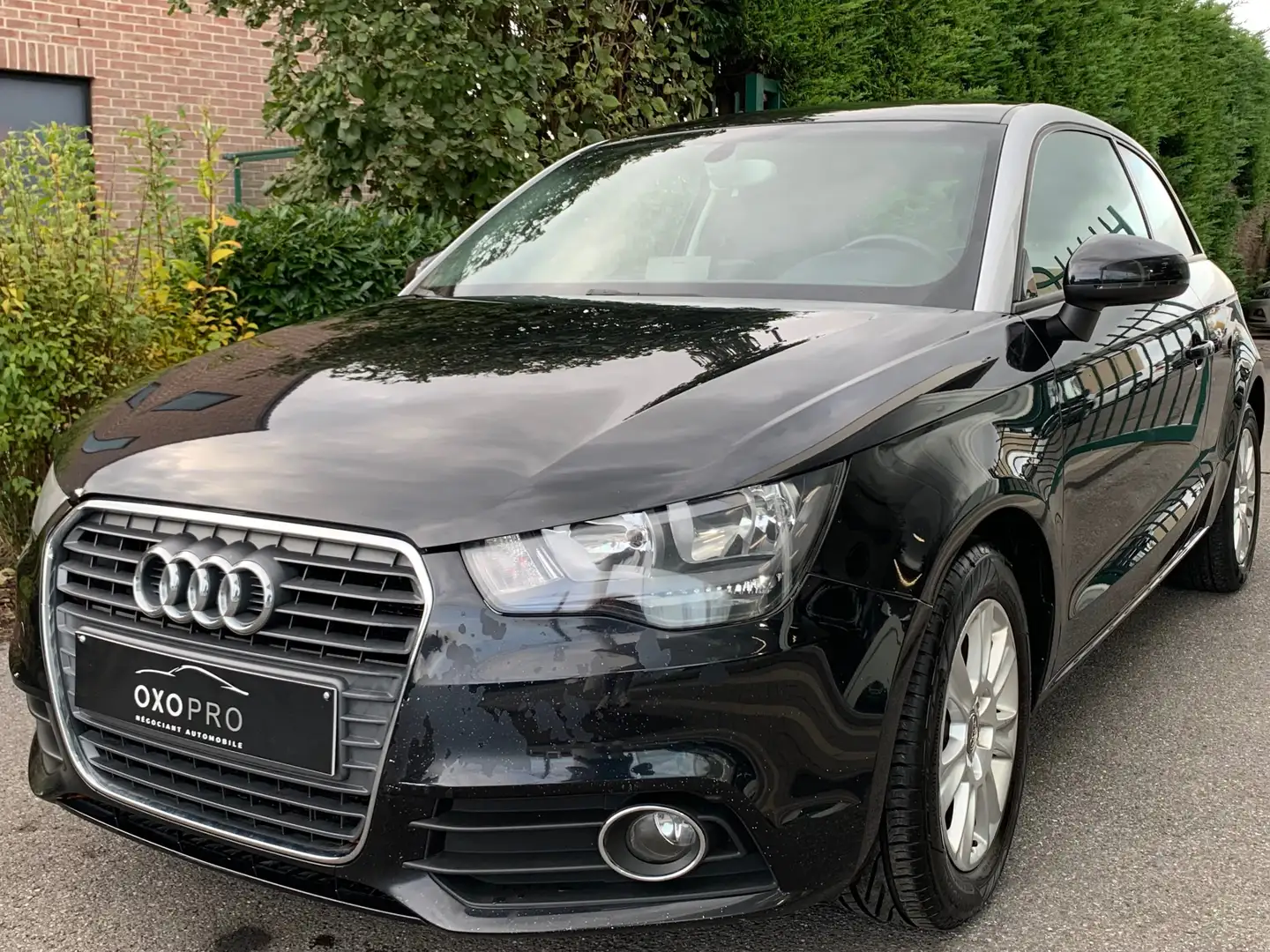 Audi A1 1.2 TFSI / GPS / Clim Auto / PDC / PRIX EMPORTER Noir - 2