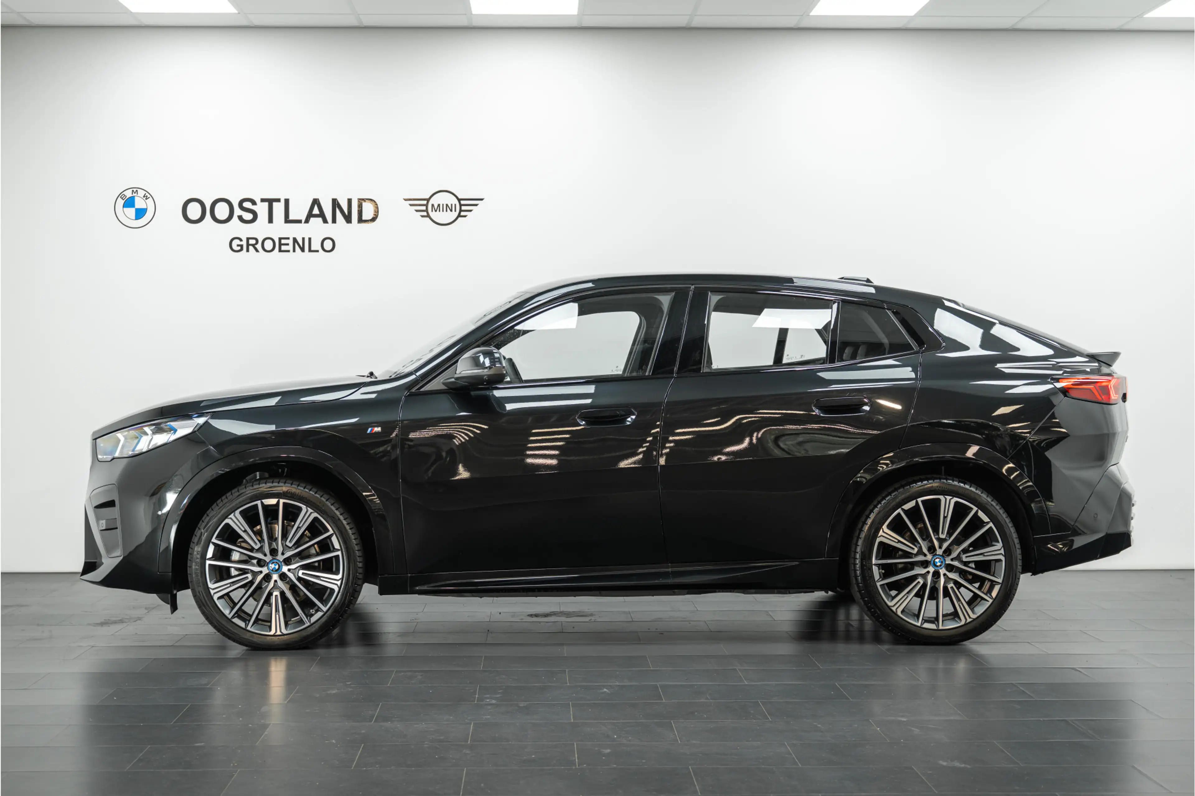 BMW iX2 xDrive30 High Executive M Sport / Sportstoelen / M — photo 7