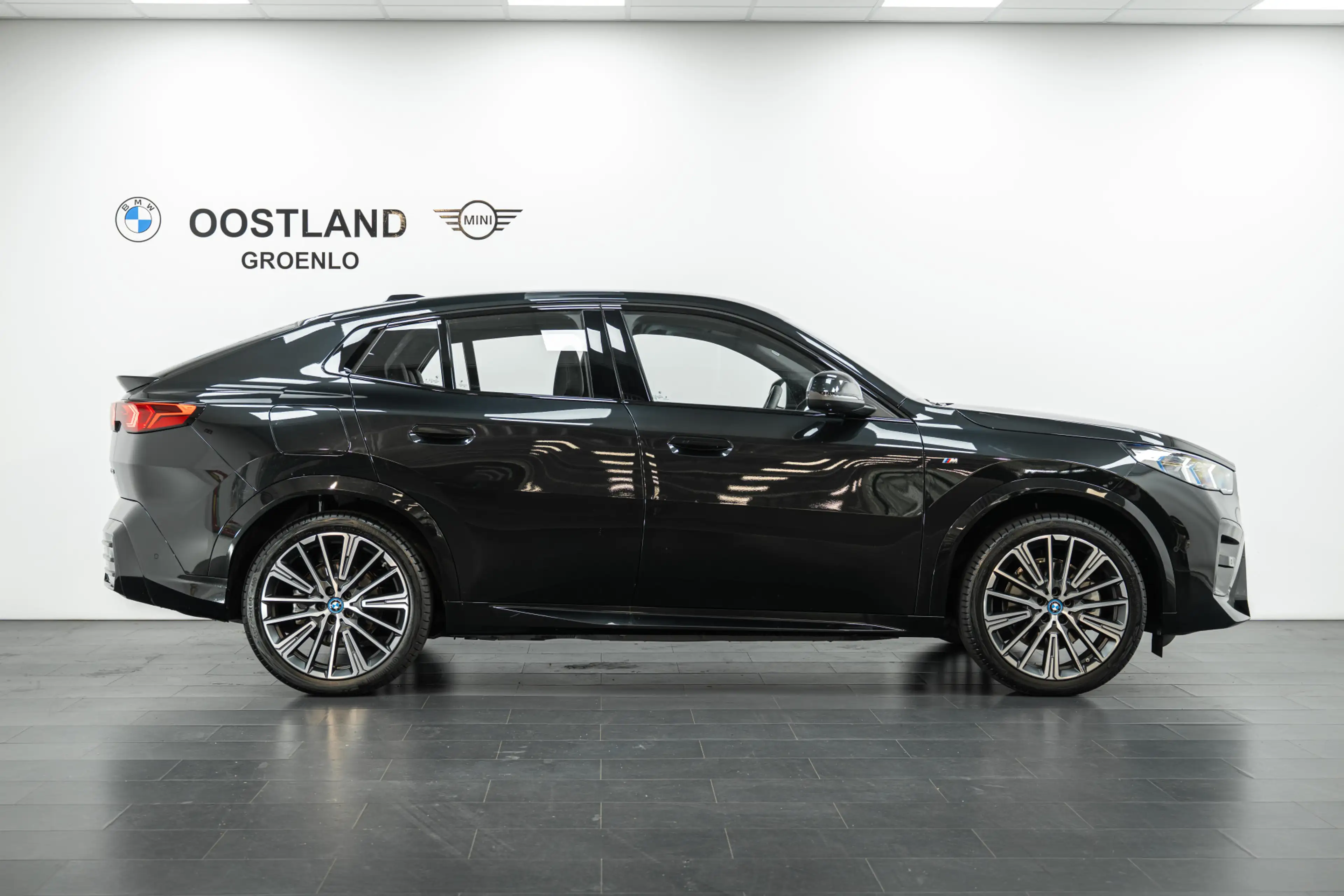 BMW iX2 xDrive30 High Executive M Sport / Sportstoelen / M — photo 6