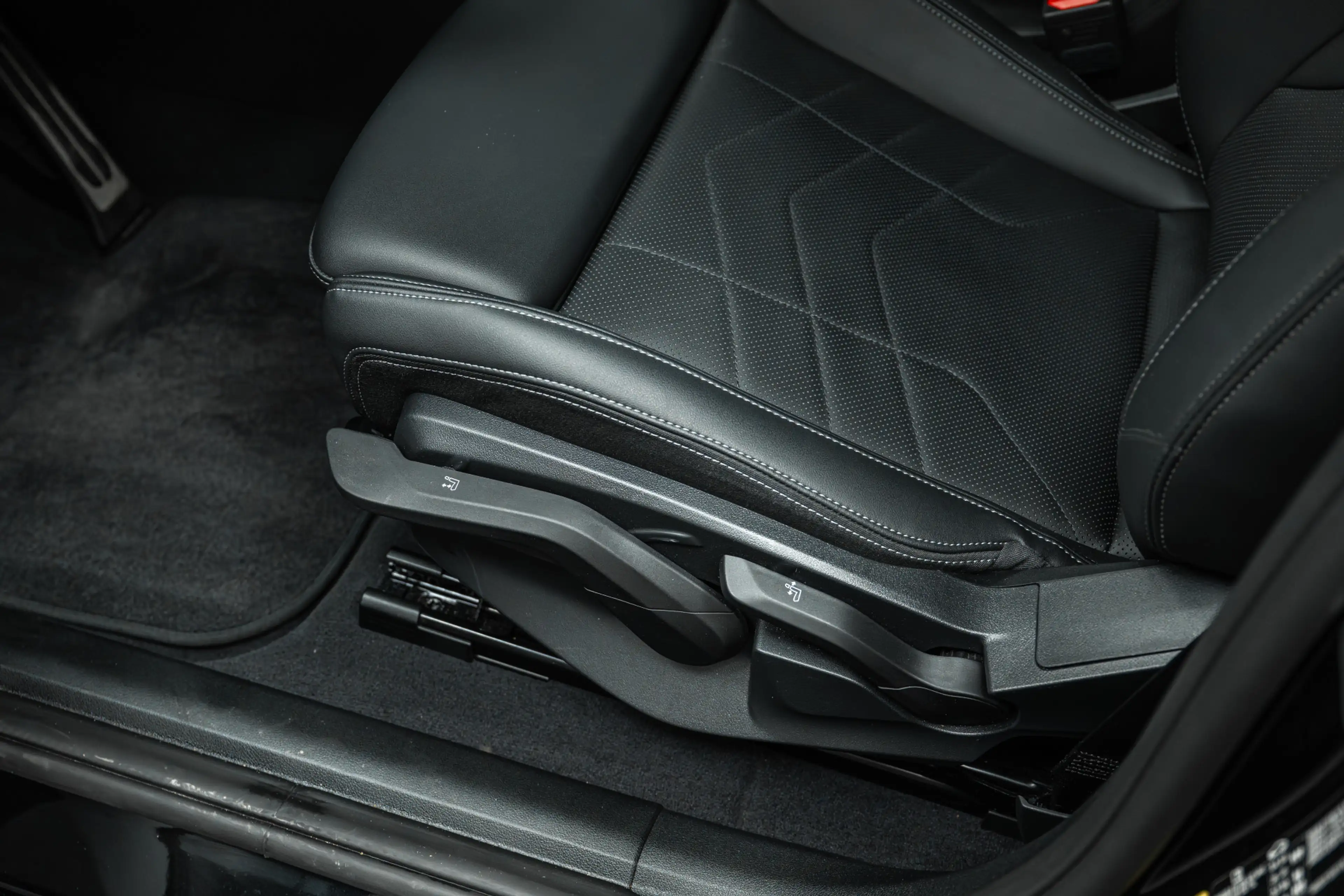 BMW iX2 xDrive30 High Executive M Sport / Sportstoelen / M — photo 14