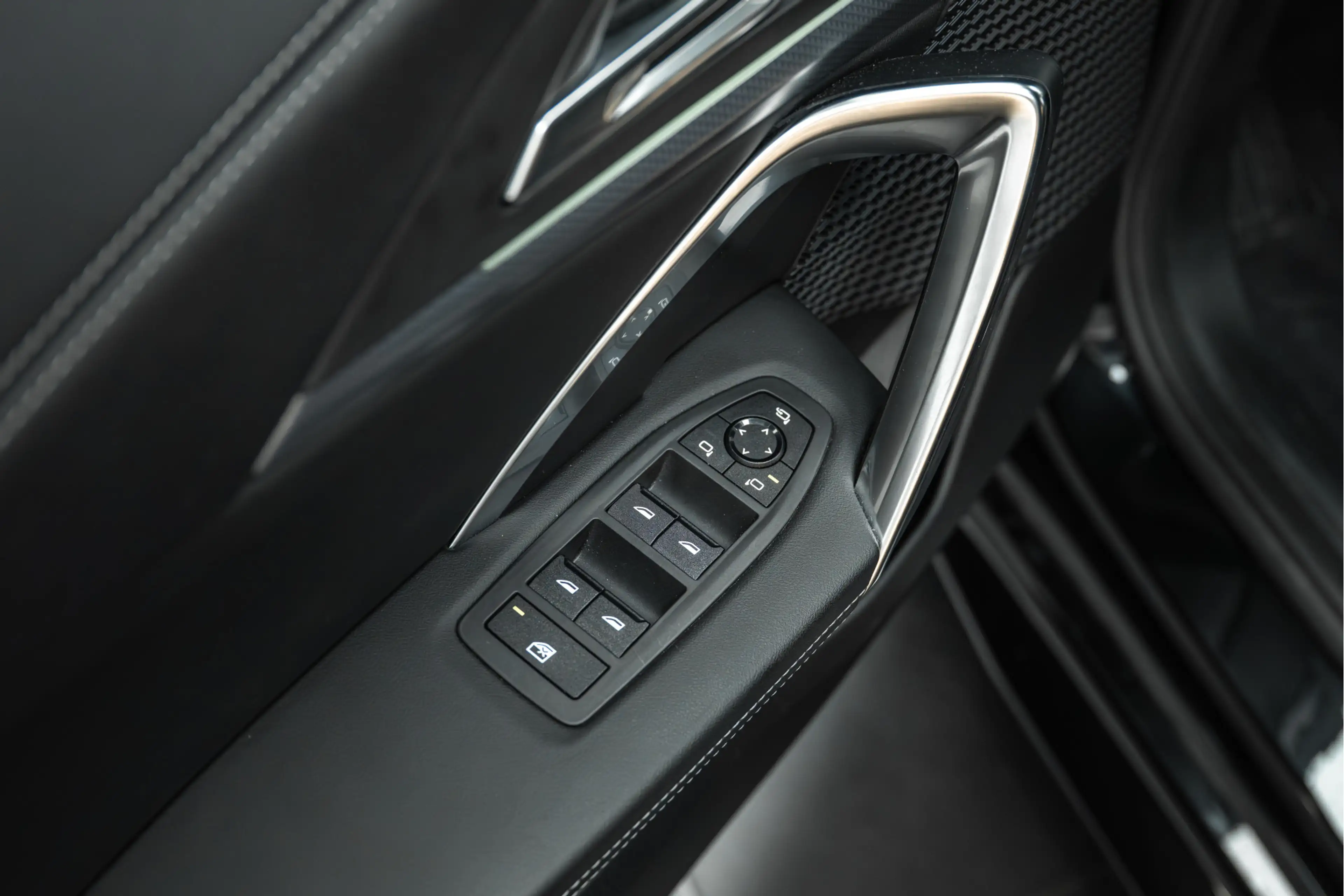 BMW iX2 xDrive30 High Executive M Sport / Sportstoelen / M — photo 15