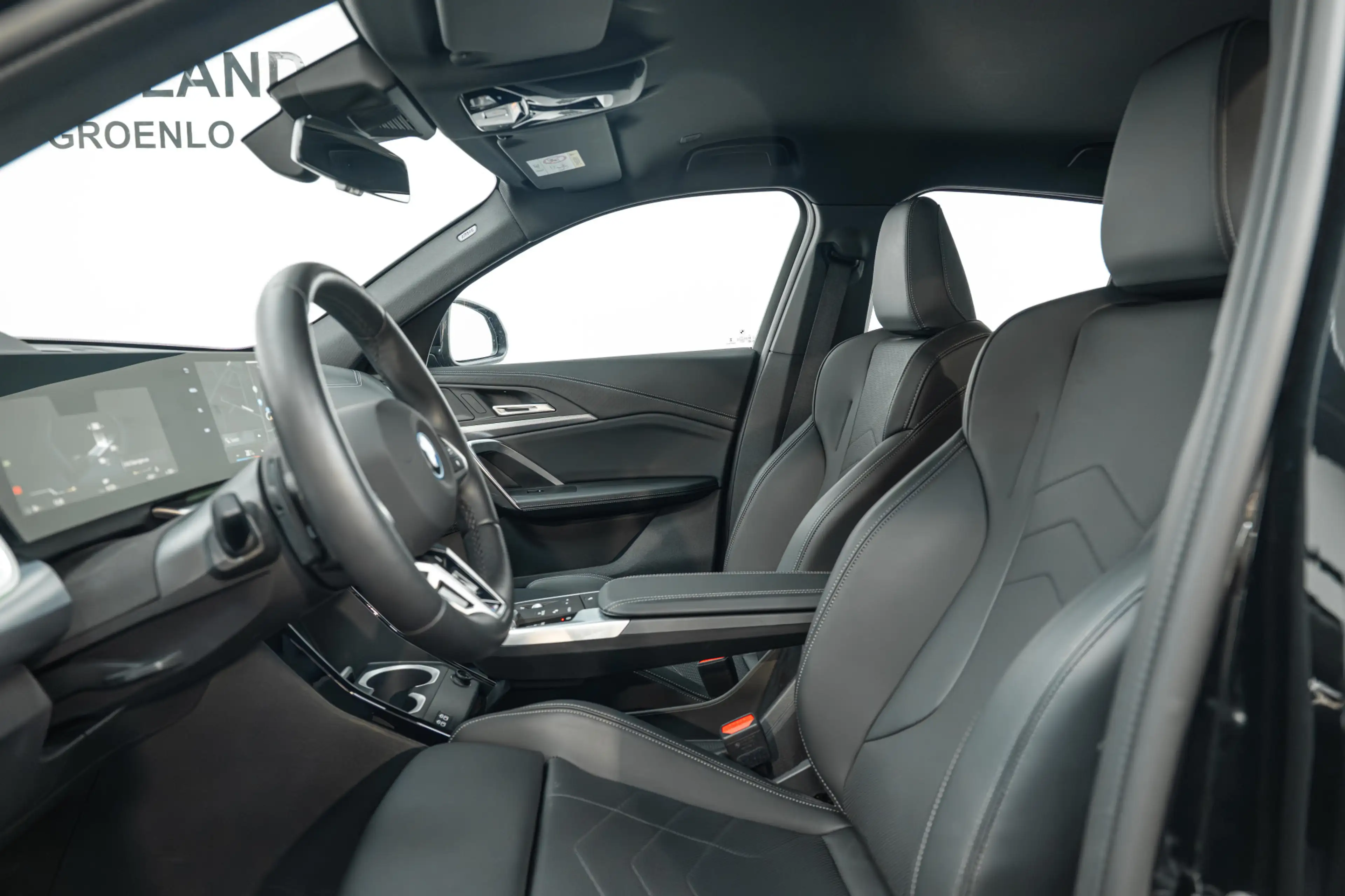 BMW iX2 xDrive30 High Executive M Sport / Sportstoelen / M — photo 10