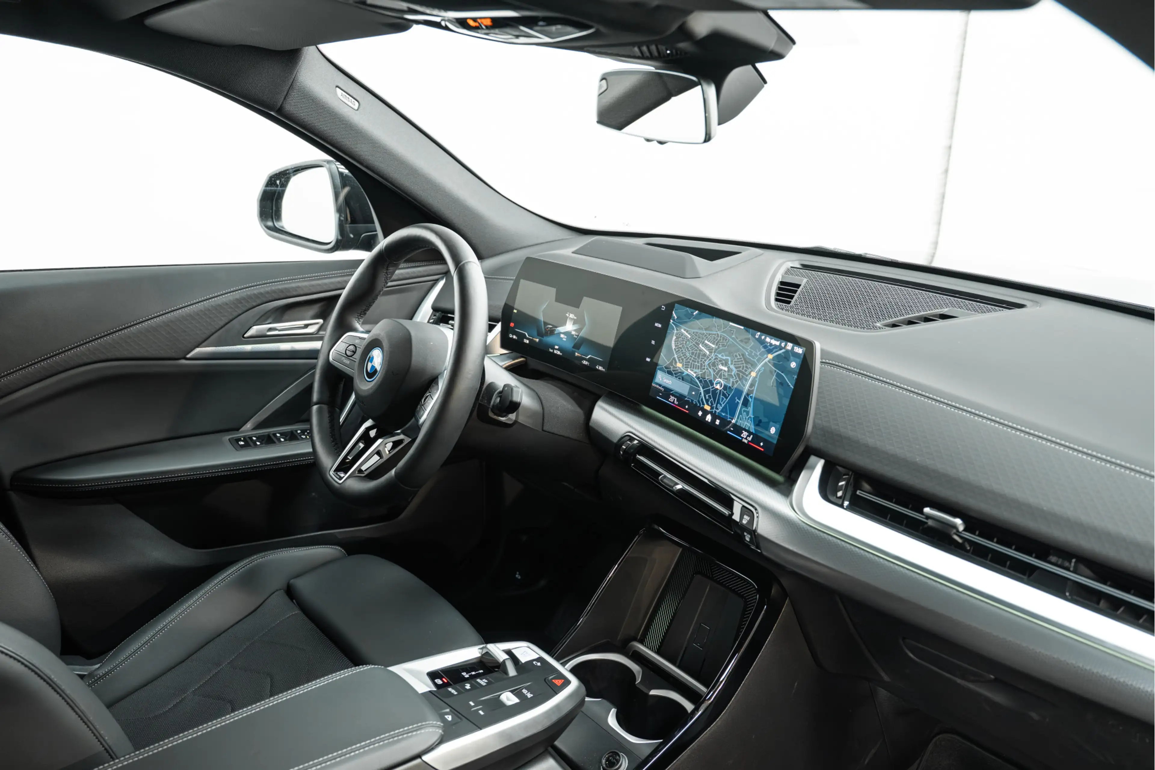 BMW iX2 xDrive30 High Executive M Sport / Sportstoelen / M — photo 9
