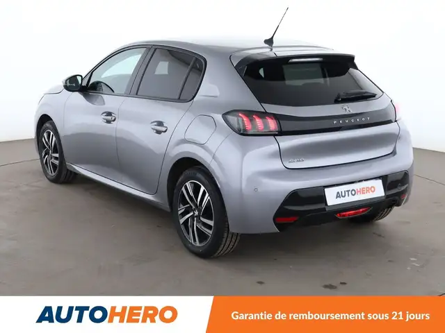 Peugeot 208 view 4