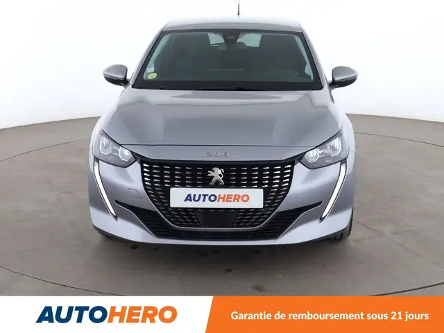 Peugeot 208 view 9