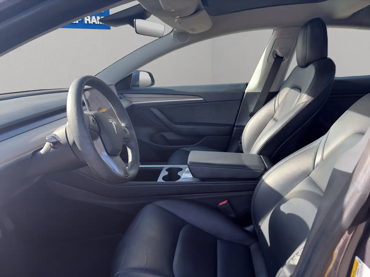 Tesla Model 3 снимка Tesla Model 3
