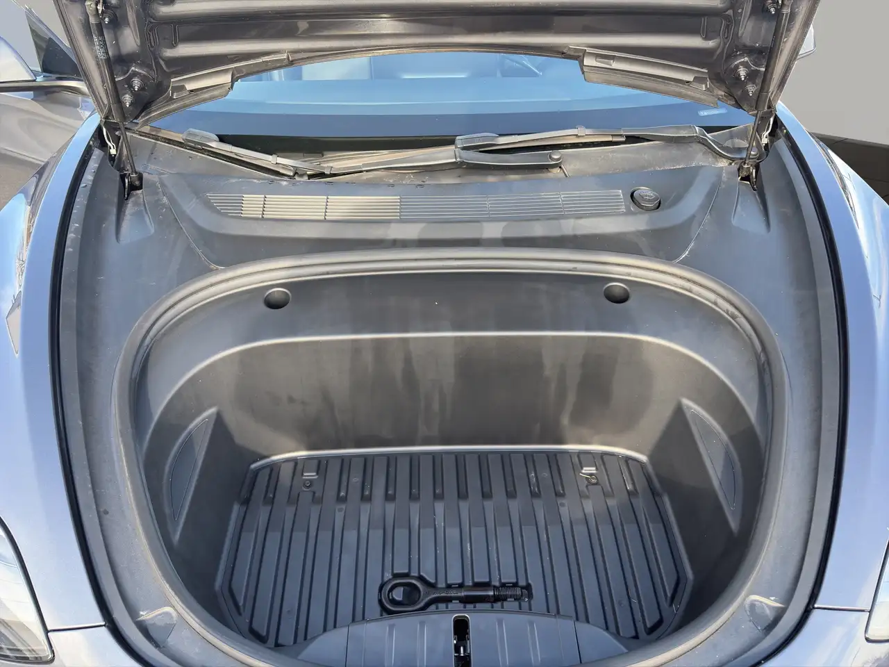 Tesla Model 3 снимка Tesla Model 3