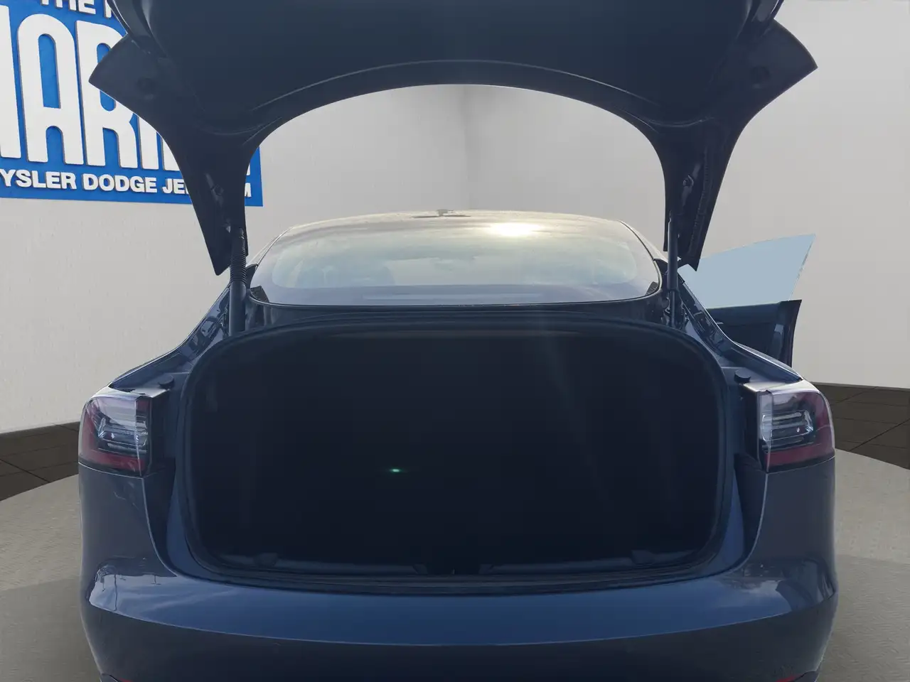 Tesla Model 3 снимка Tesla Model 3
