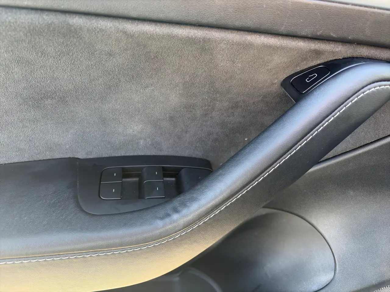 Tesla Model 3 снимка Tesla Model 3