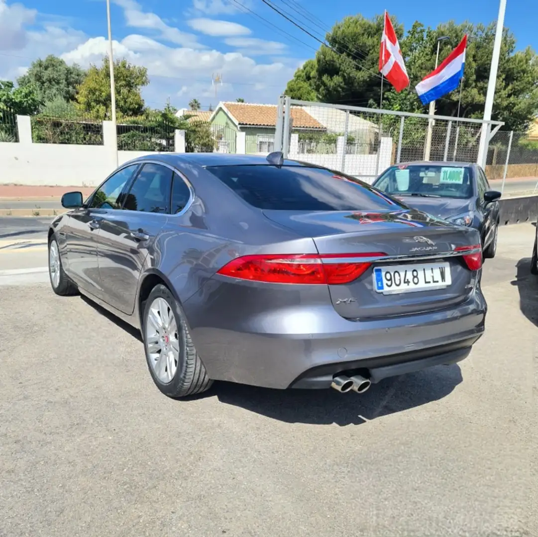 Jaguar XF Sportbrake 2.0D i4 Prestige AWD Aut. 180 Gris - 2