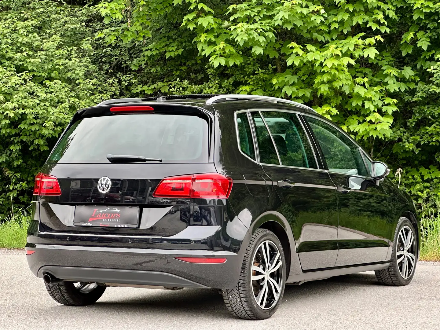 Volkswagen Golf Sportsvan Highline 1,6TDI R-Line Aut. *PANO*NAVI*SPORT*XENON Negro - 2