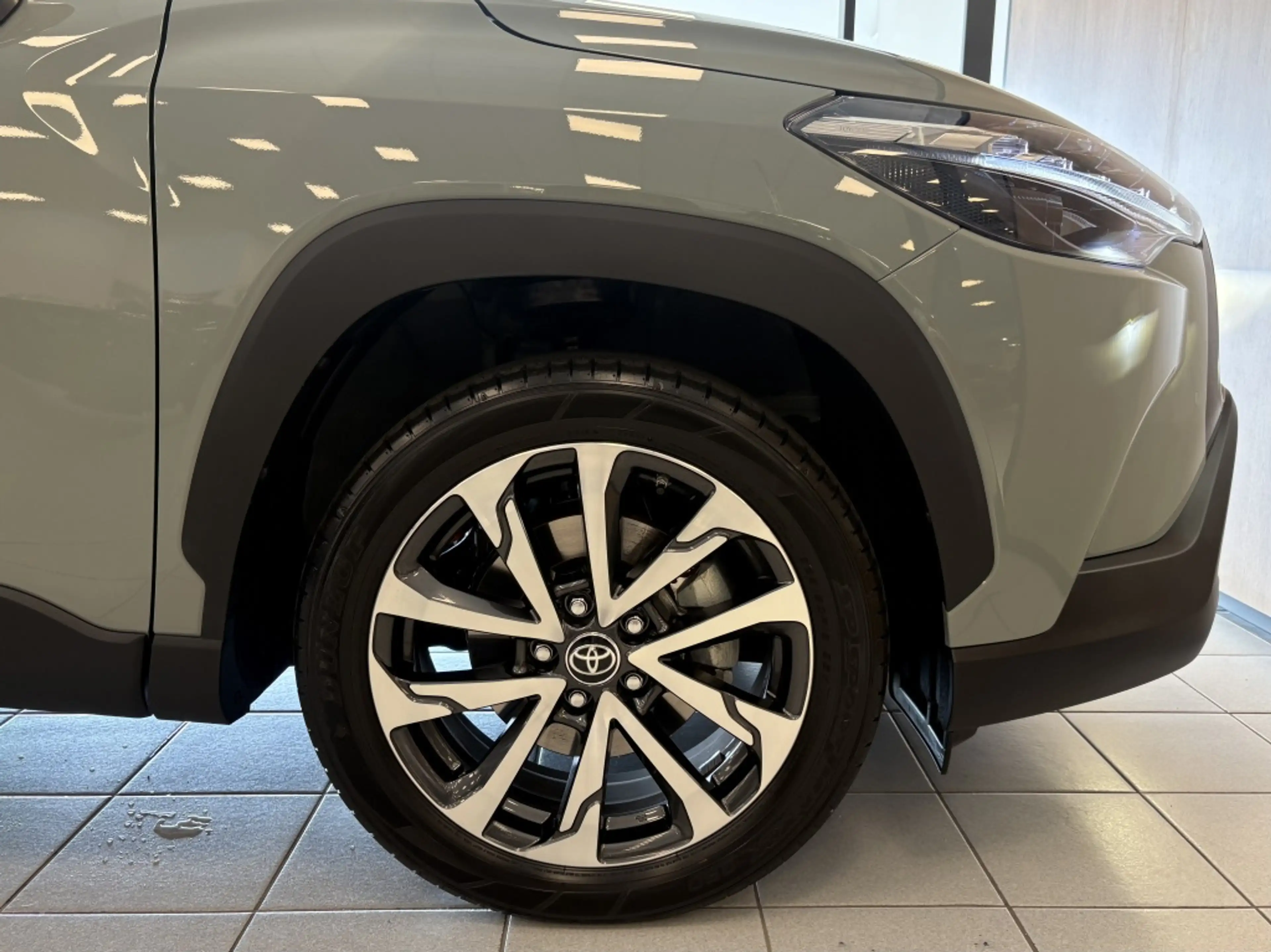 Toyota Corolla Cross Hybrid 200 Style — photo 12
