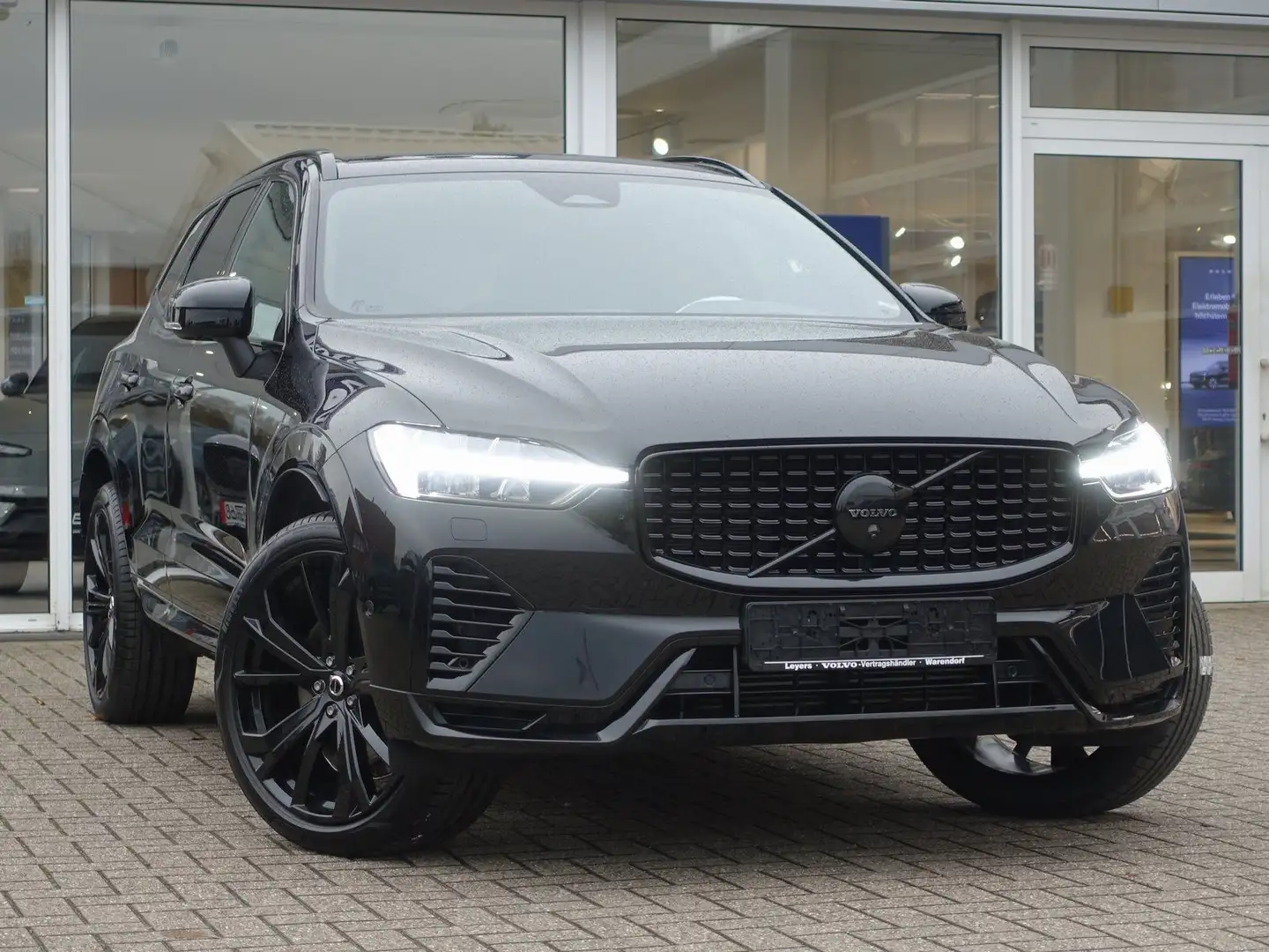 Volvo XC60 Black Edition Ultra T6 AWD/360°Cam/HeadUp Schwarz - 2