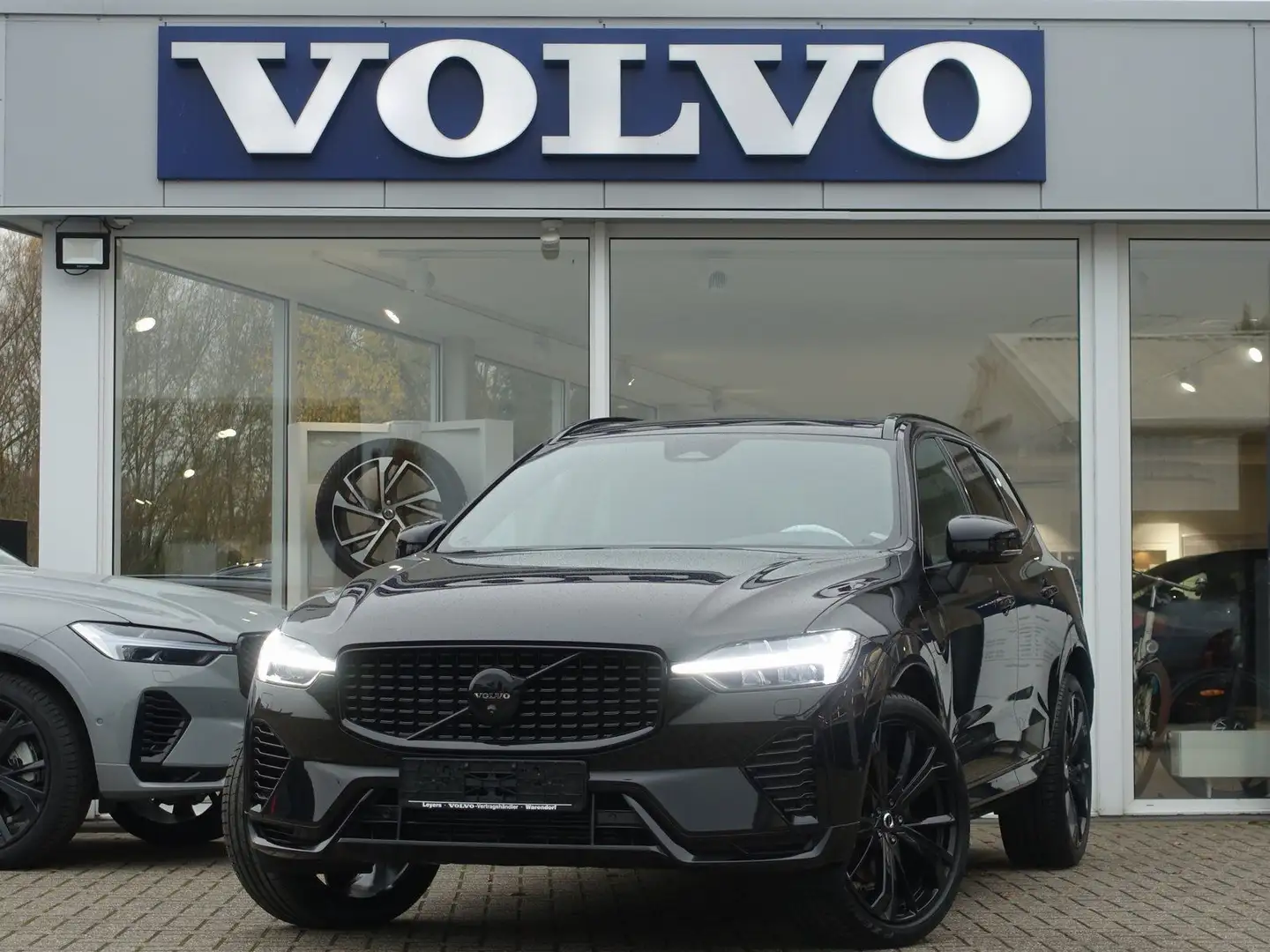 Volvo XC60 Black Edition Ultra T6 AWD/360°Cam/HeadUp Schwarz - 1
