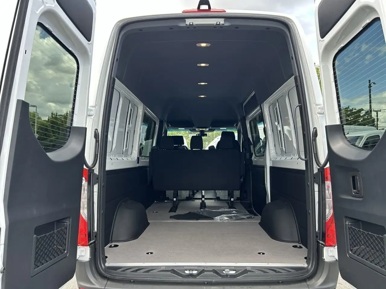 Mercedes-Benz Sprinter снимка Mercedes-Benz Sprinter