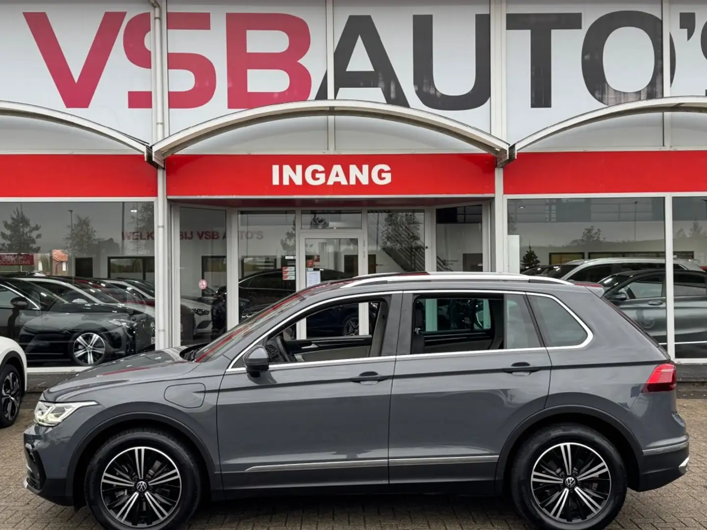 Volkswagen Tiguan 1.4 e-HYBRID AUT. 245PK EXCLUSIVE PANO-DAK TREKHAA Grijs - 2