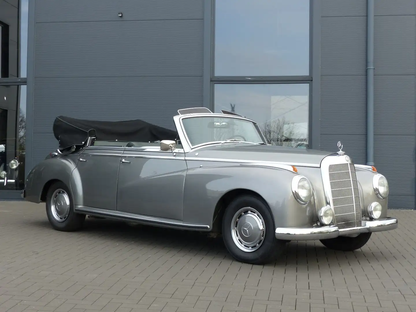 Mercedes-Benz 300 Adenauer Cabriolet *Autom.Klima,E-FH,Servo* Grau - 2