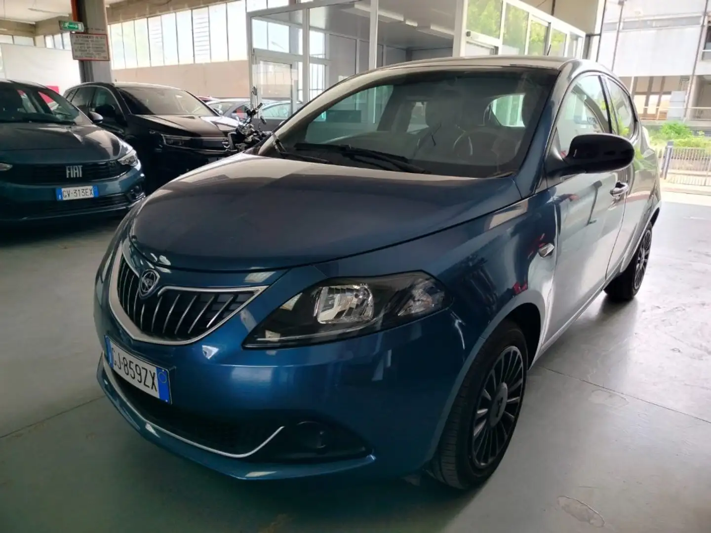 Lancia Ypsilon 1.0 FireFly 5 porte S&S Hybrid Silver Blu/Azzurro - 1