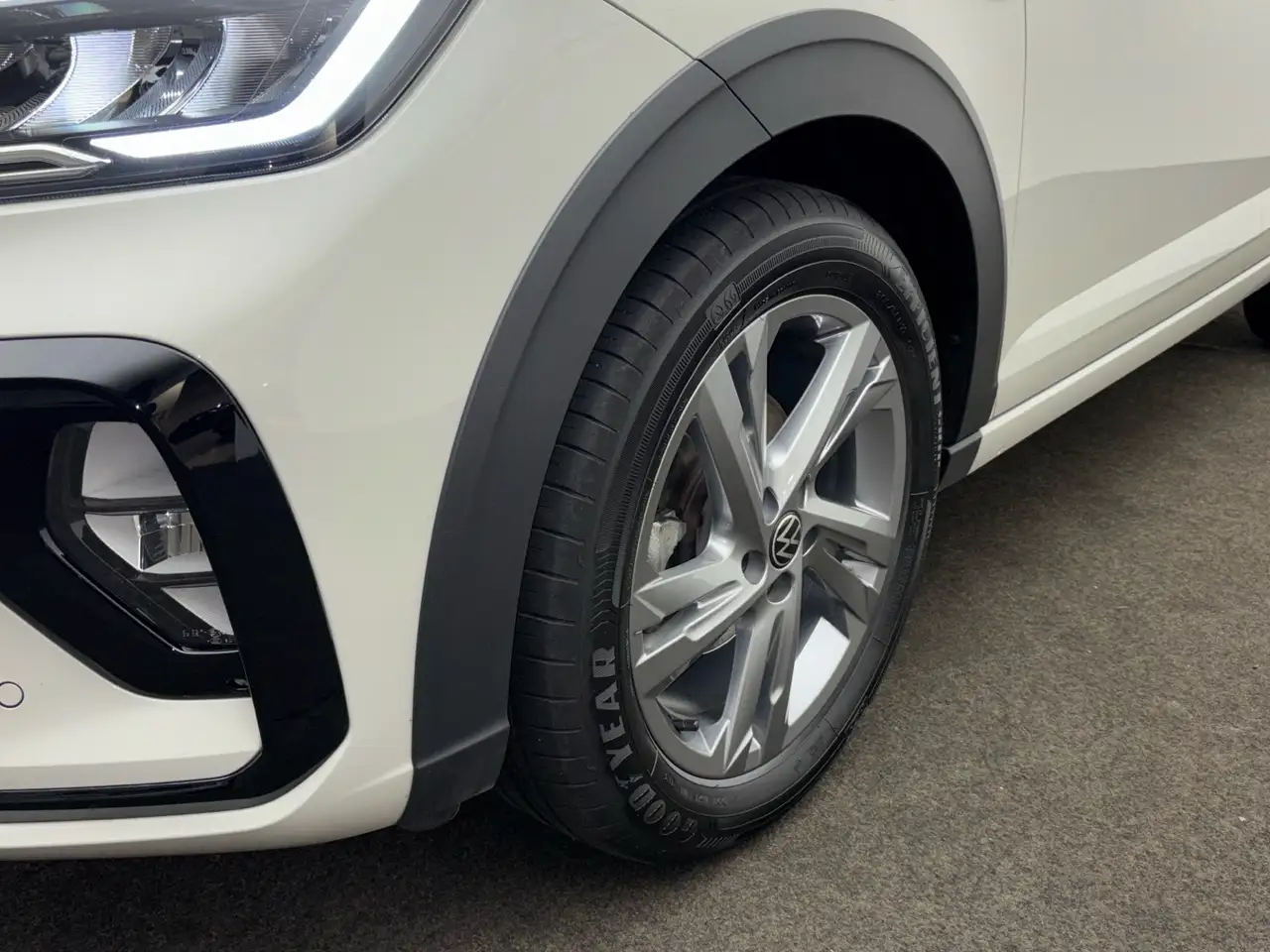 Volkswagen Taigo R-Line 1.5TSI Komfort-Sitz CarPlay LED ACC 6