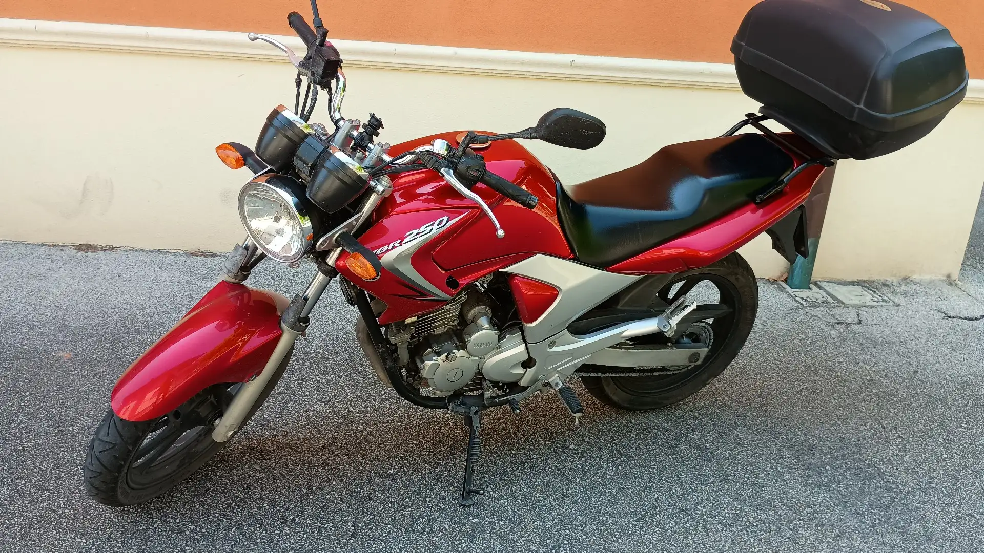 Yamaha YBR 250 Red - 1