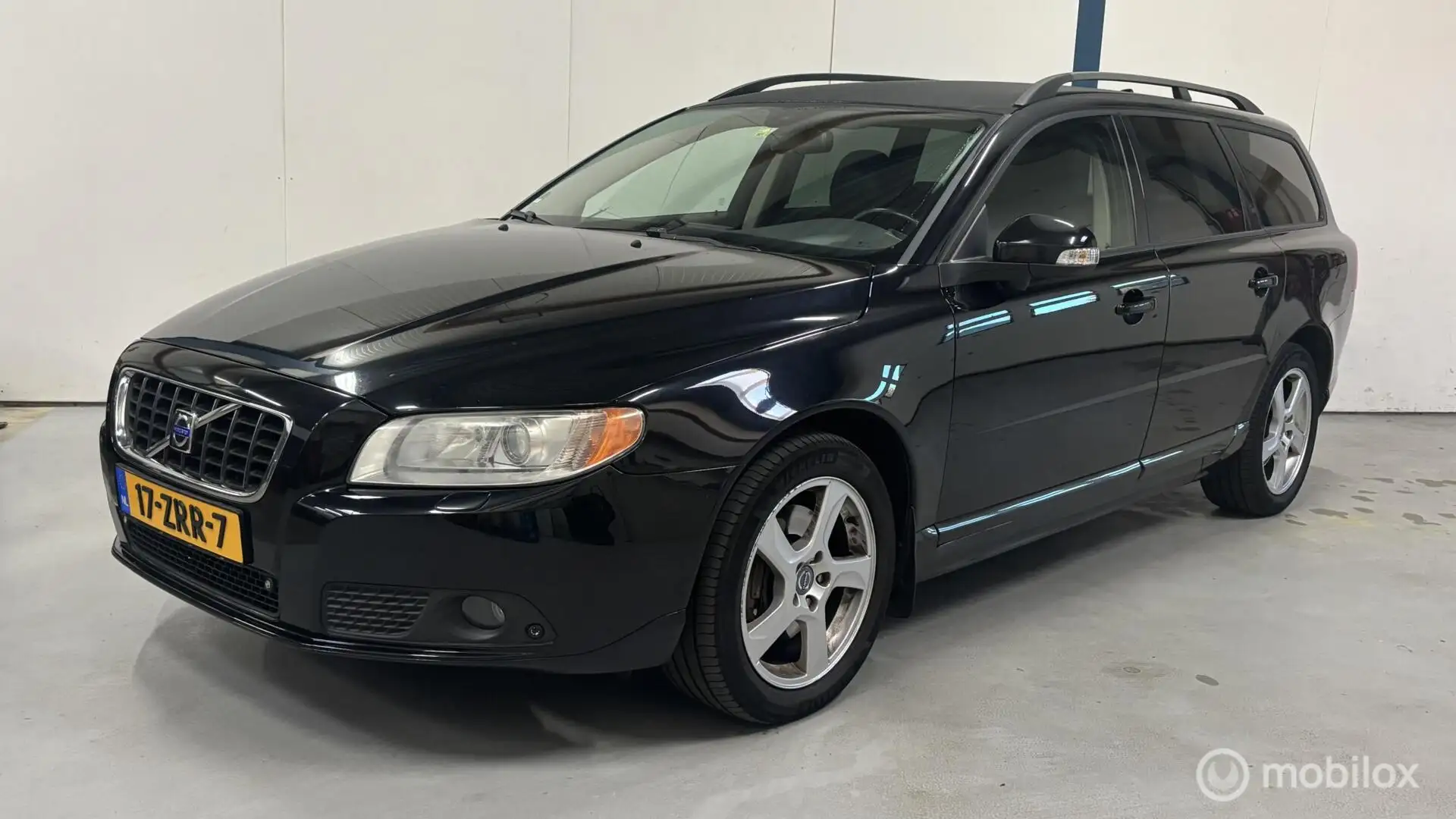 Volvo V70 2.4 D5 Summum DEALER HISTORIE / LEER Nero - 1
