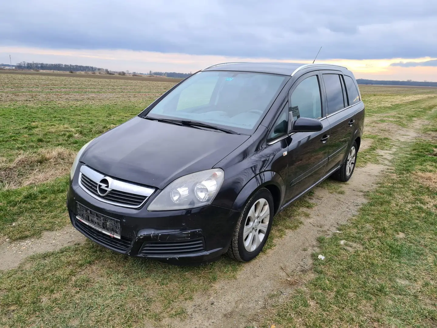 Opel Zafira 1,9 CDTI Schwarz - 1