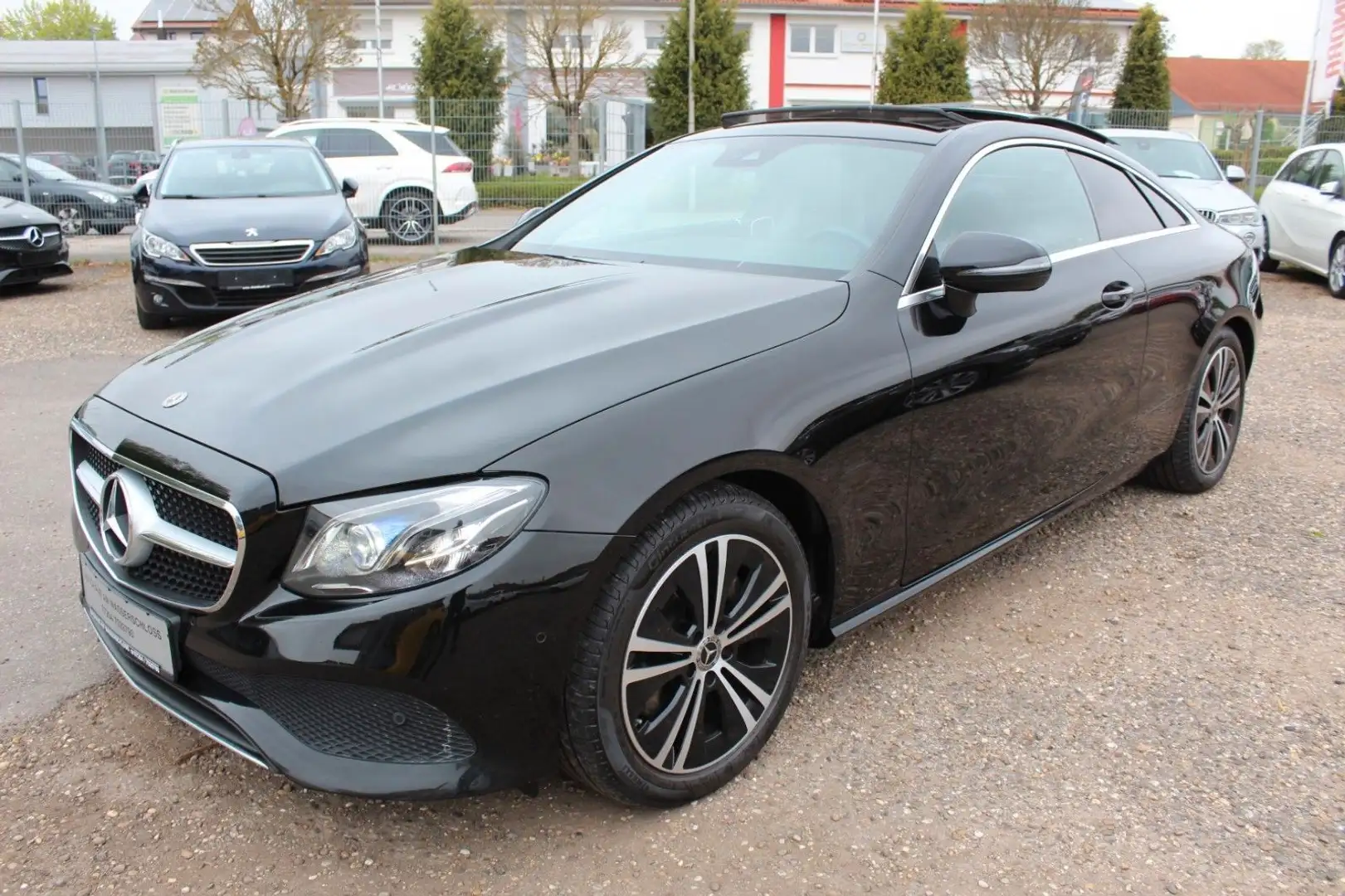 Mercedes-Benz E 220 d*AVANTGARDE*COMAND*Burmester*LED*KAM,PANO Schwarz - 1
