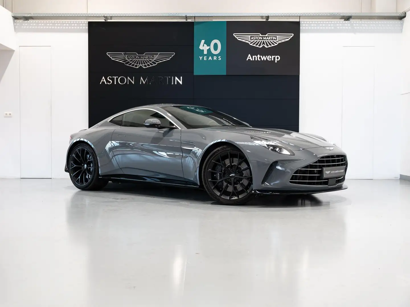 Aston Martin Vantage V8 - 665PK - 800NM Gris - 1