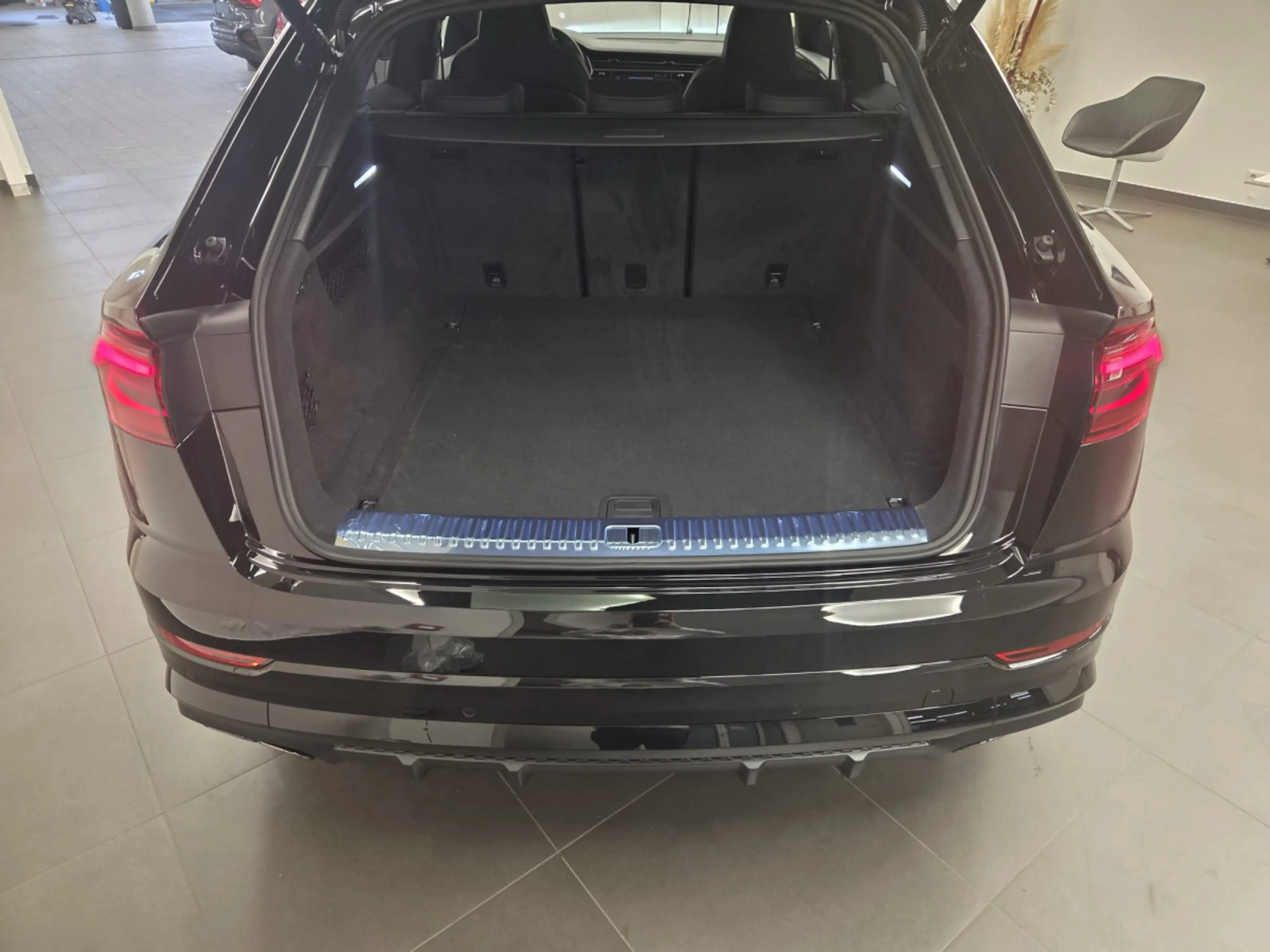 Audi SQ8 TFSI quattro 507 CH / 373 kW Tiptronic — photo 9