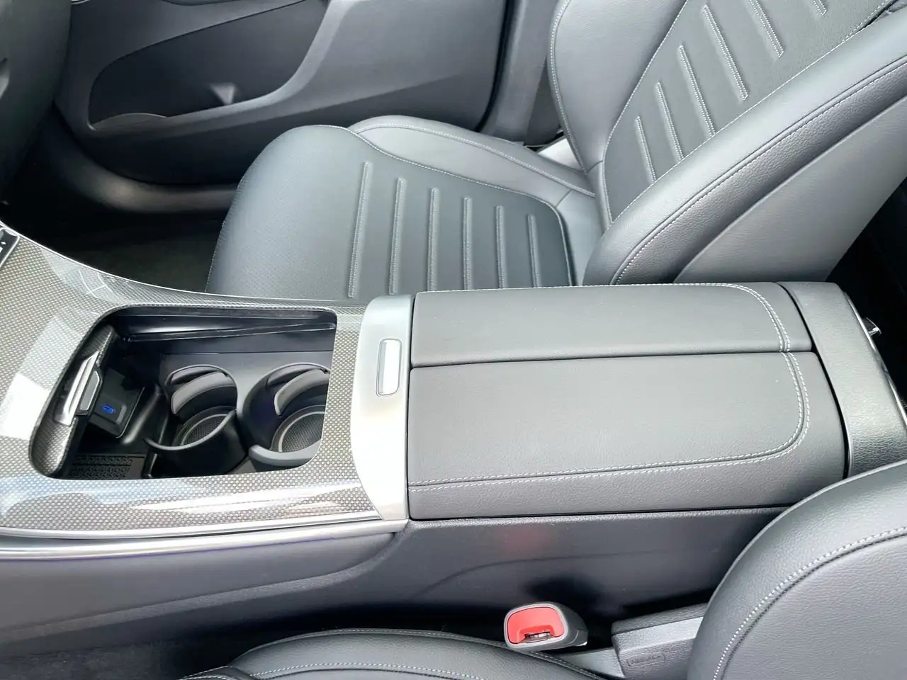 Mercedes-Benz GLC снимка Mercedes-Benz GLC