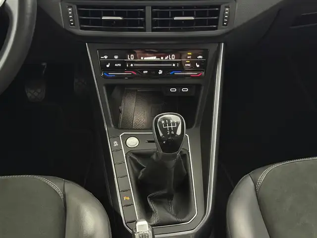 Volkswagen Polo view 12