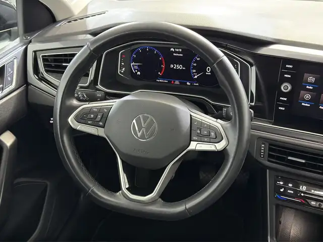 Volkswagen Polo view 8