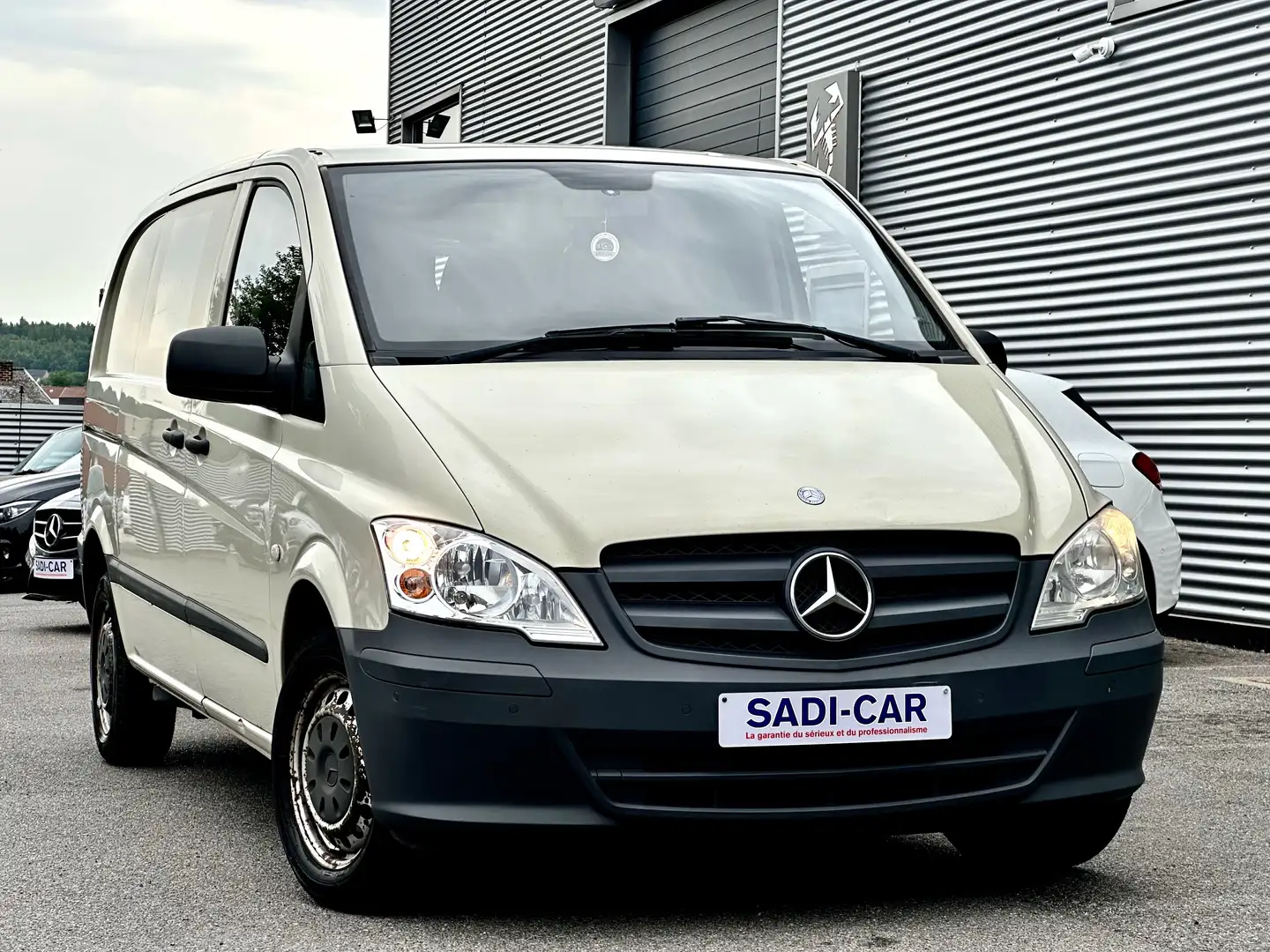Mercedes-Benz Vito 110 CDI - 2.2 CDI 95cv 3 PLACES - UTILITAIRE Beige - 1