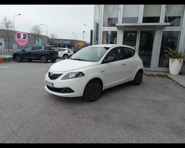 Lancia Ypsilon 1.0 FireFly Hybrid Silver