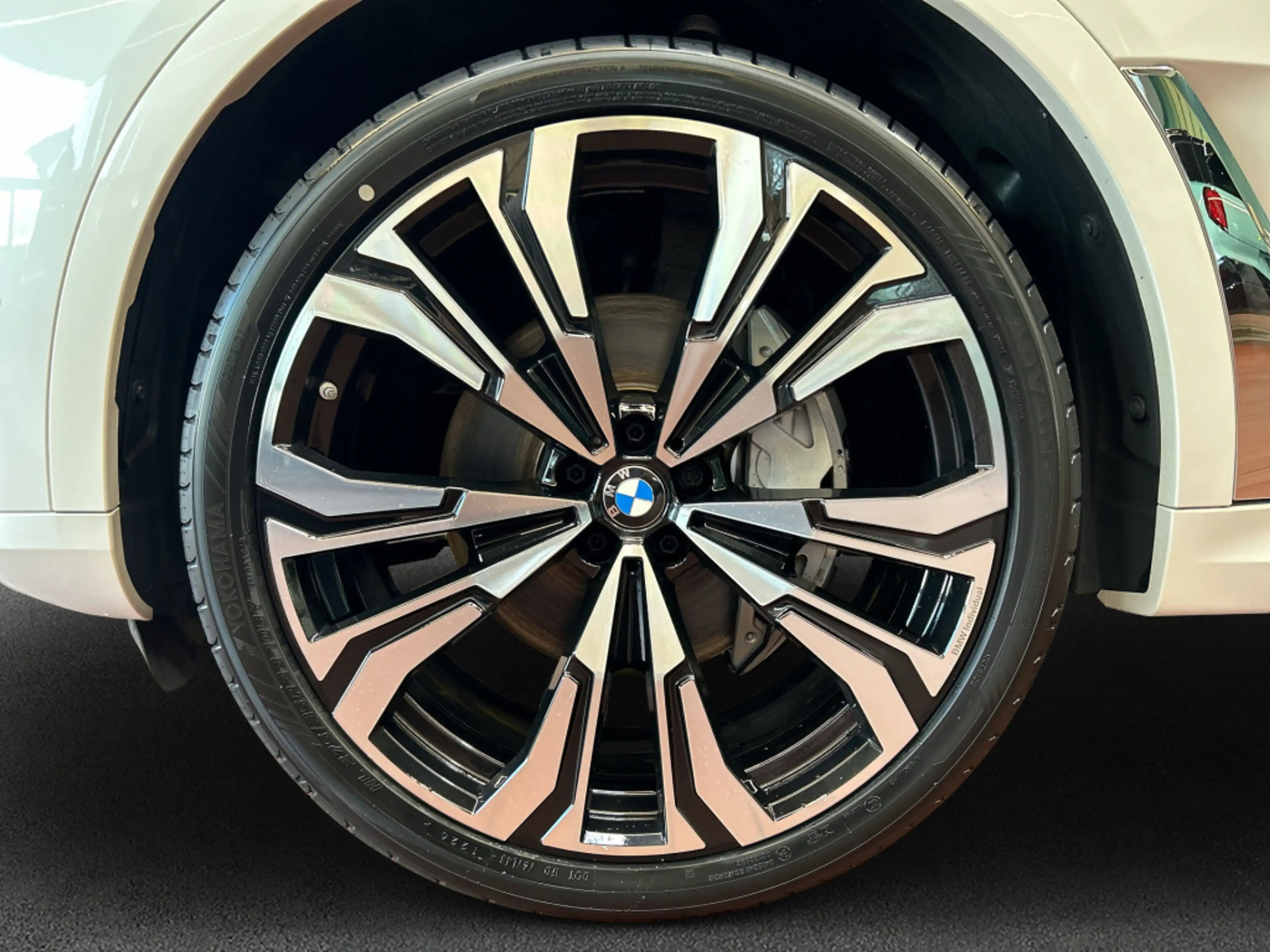 BMW X7 xDrive40d M-Paket Pano B&W Massage Standhzg — photo 8
