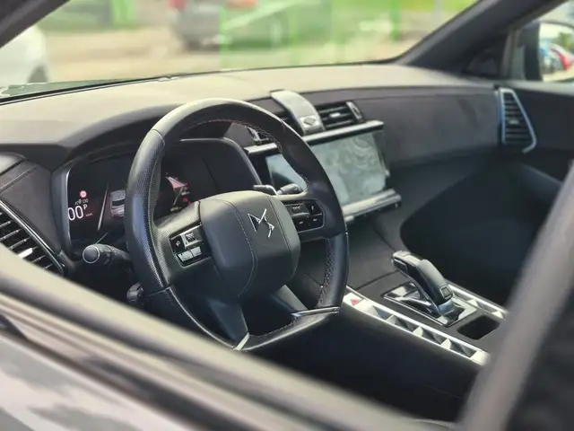 DS Automobiles DS 7 Crossback view 9