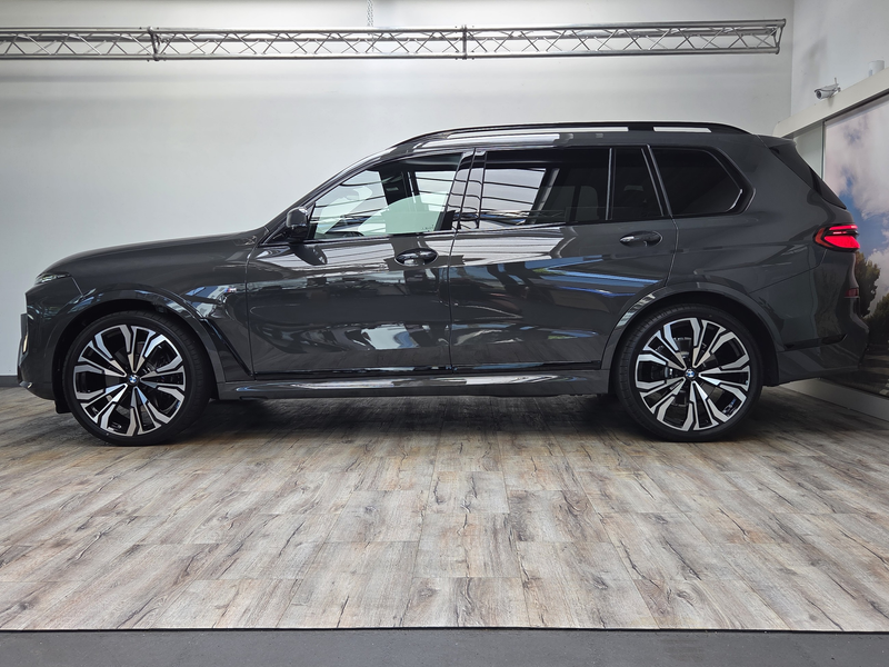 BMW X7 xDr40d M Sport Pro 23Zoll B&W Kristall ACC — photo 3