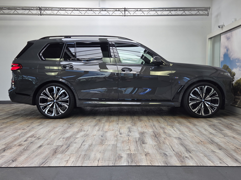 BMW X7 xDr40d M Sport Pro 23Zoll B&W Kristall ACC — photo 4