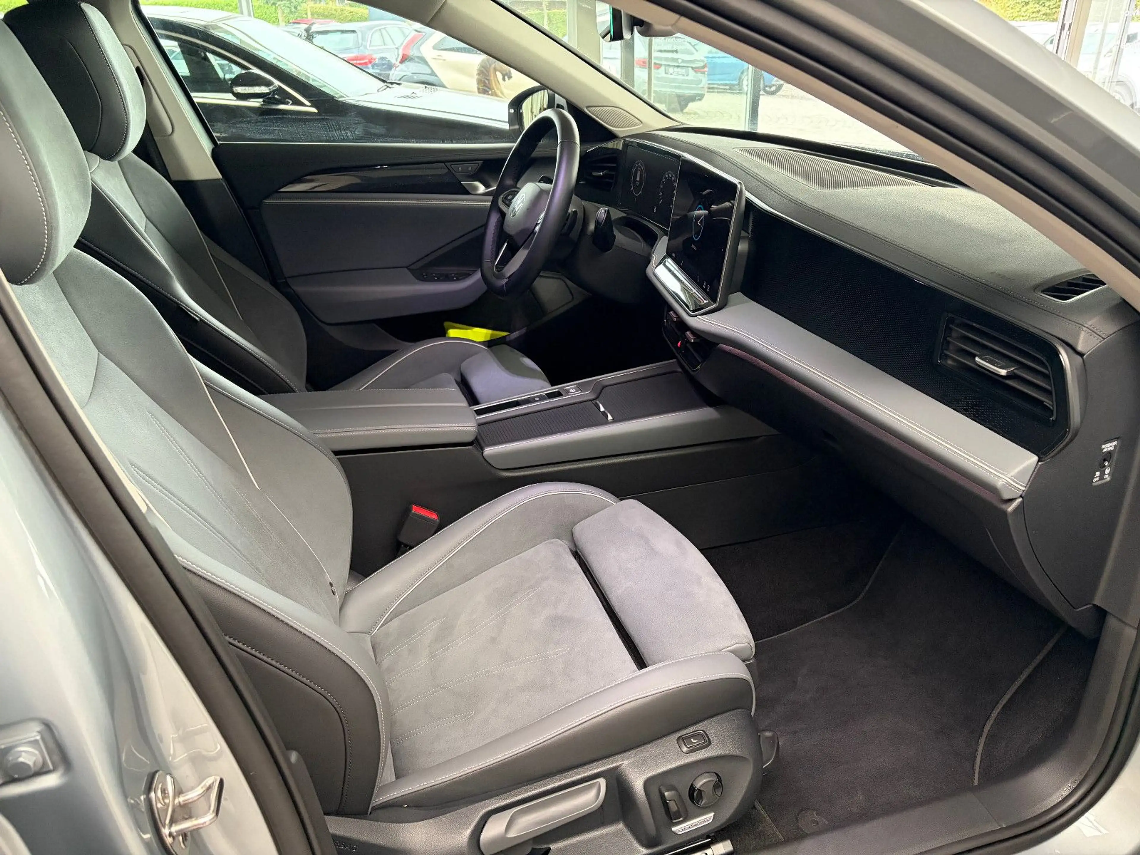 Volkswagen Passat Variant Passat Var. 1.5 eTSI Business/ACC/AHK/360°/DAB — photo 12