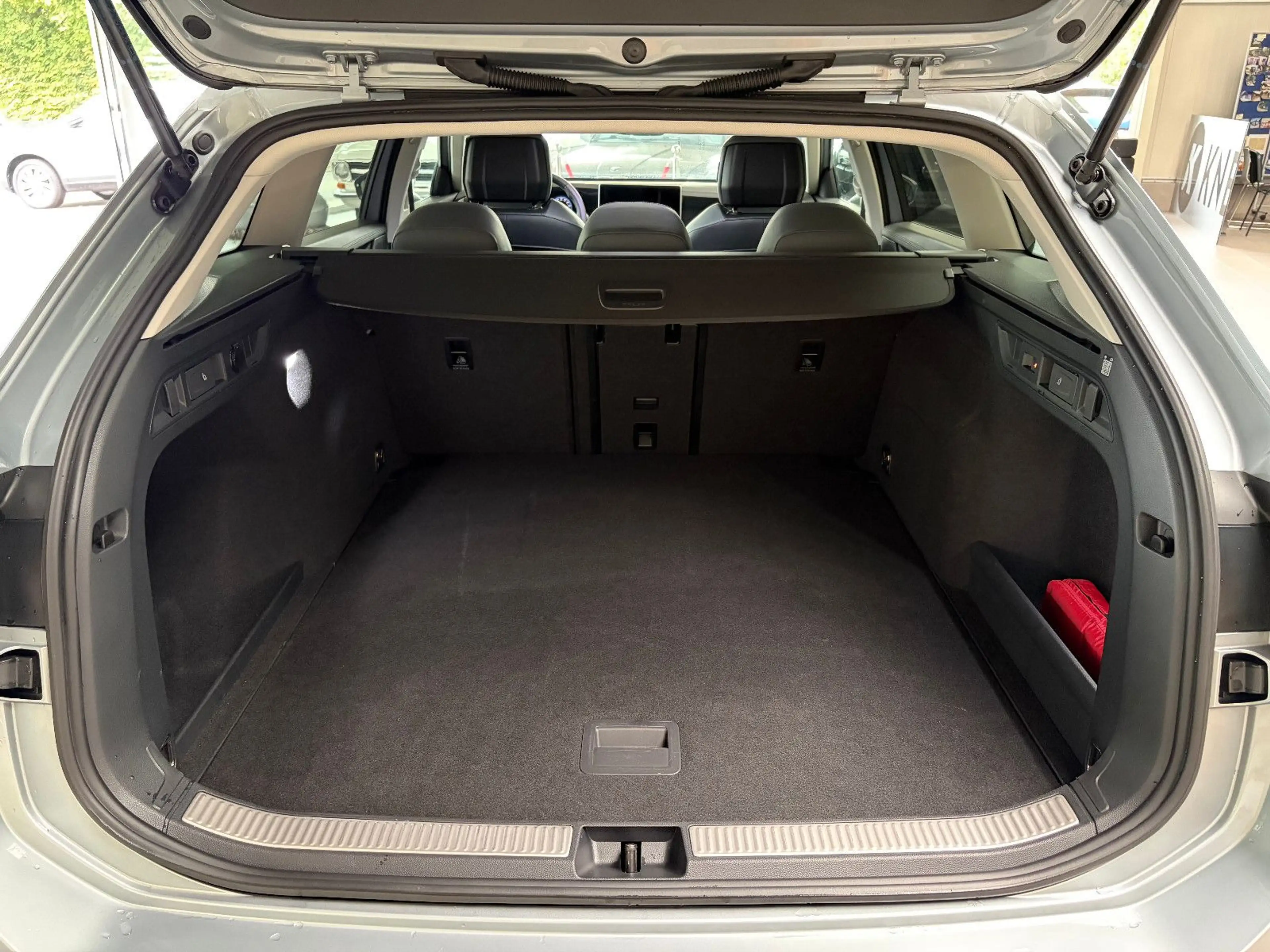 Volkswagen Passat Variant Passat Var. 1.5 eTSI Business/ACC/AHK/360°/DAB — photo 10