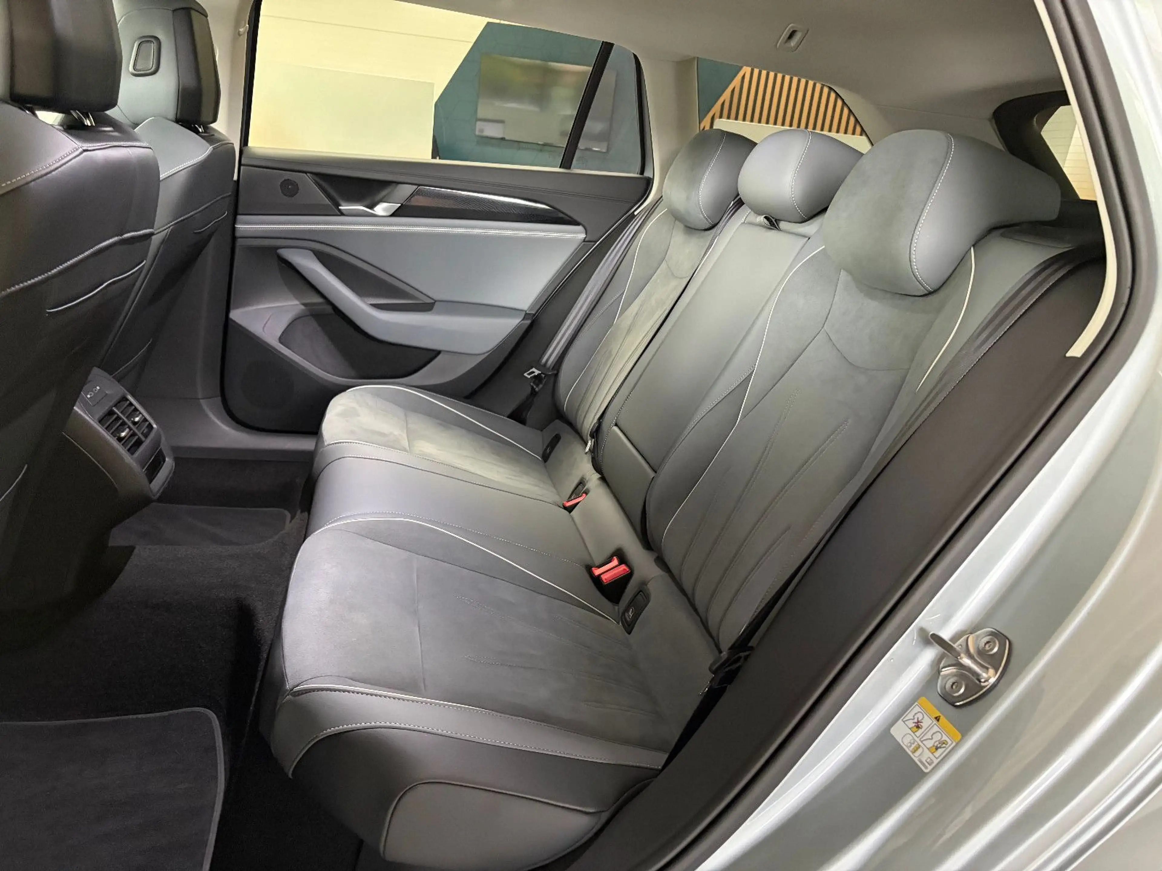 Volkswagen Passat Variant Passat Var. 1.5 eTSI Business/ACC/AHK/360°/DAB — photo 9
