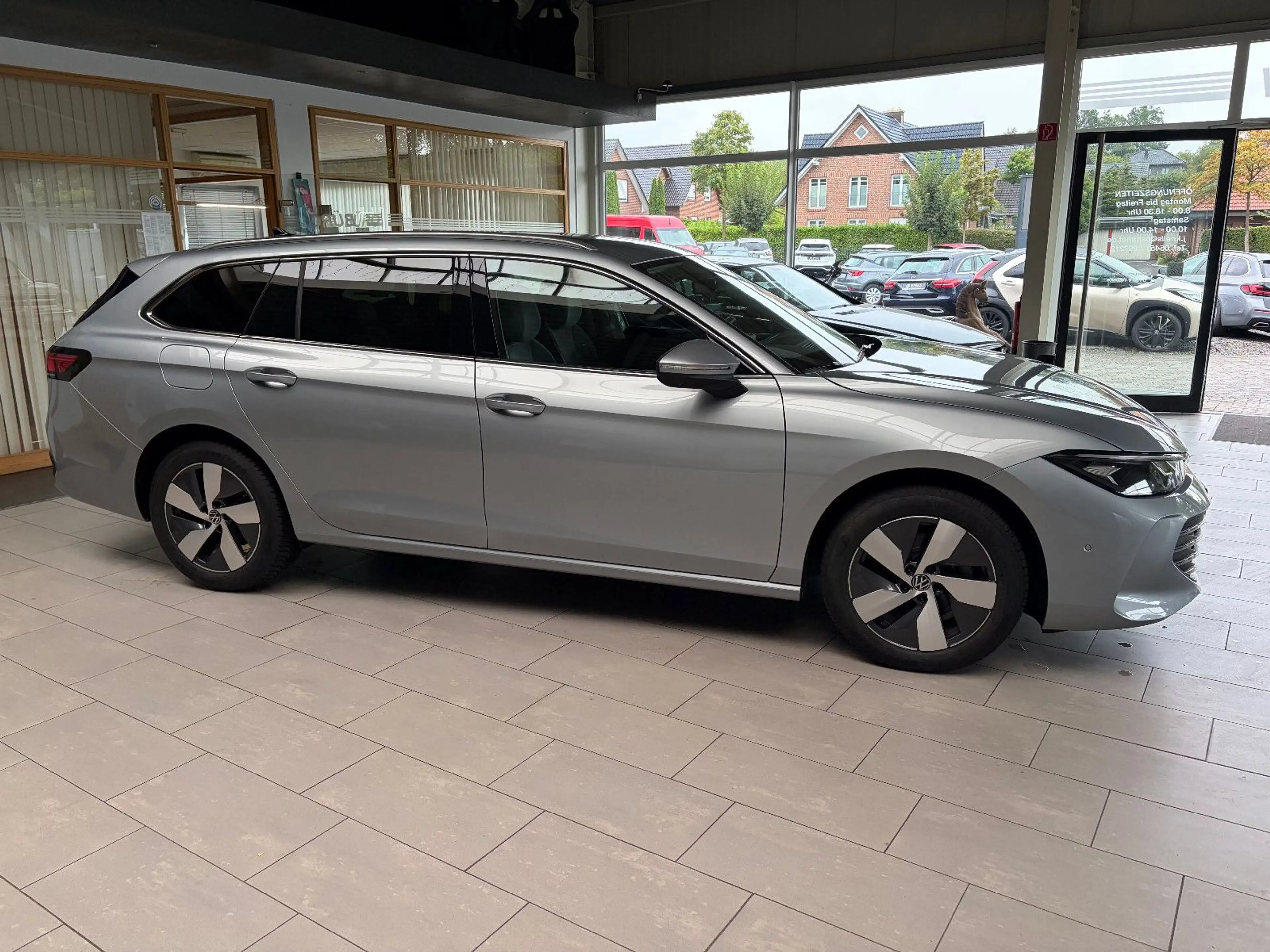 Volkswagen Passat Variant Passat Var. 1.5 eTSI Business/ACC/AHK/360°/DAB — photo 4