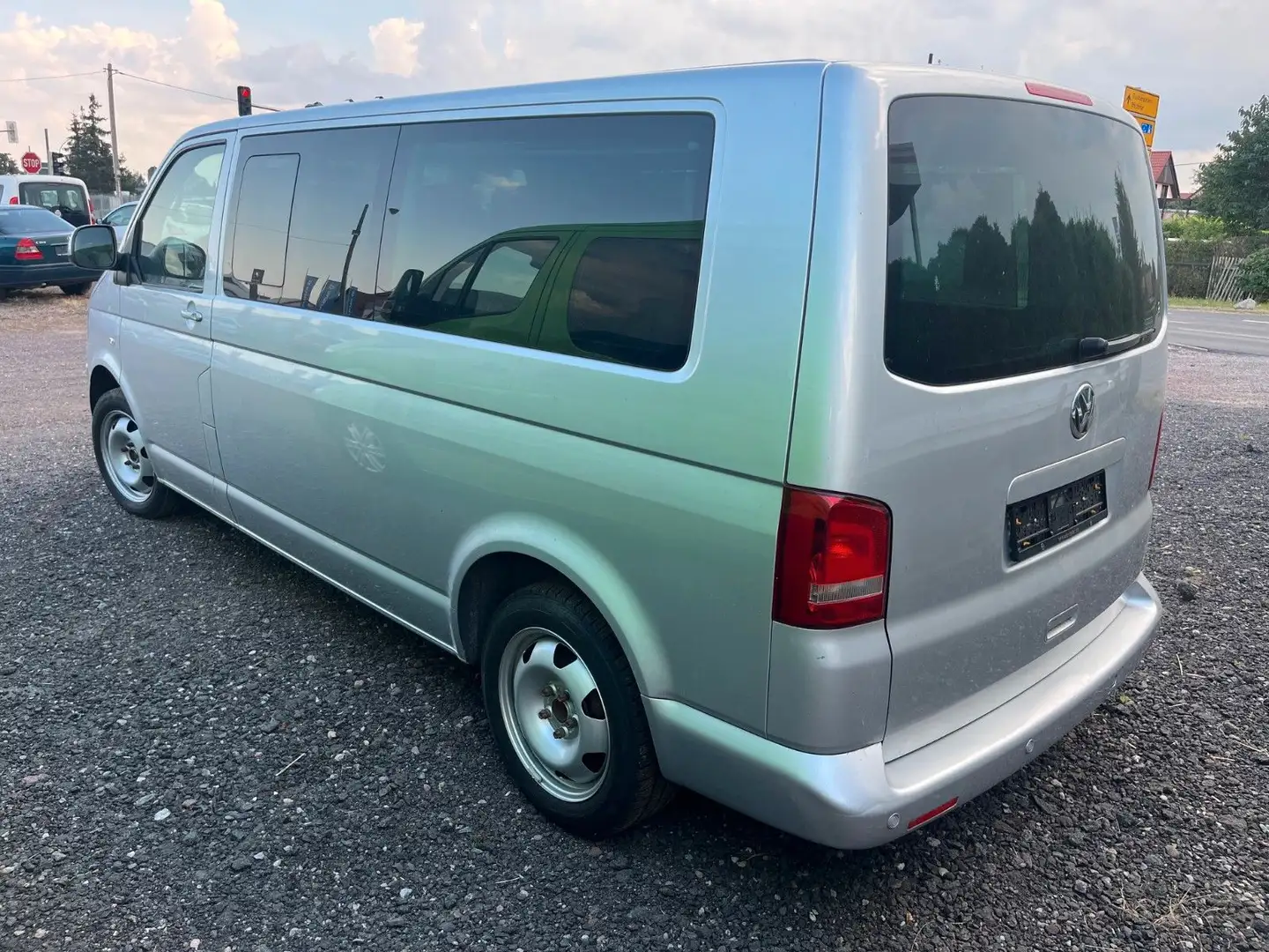 Volkswagen T5 Transporter Bus Caravelle Comfortline lang Silber - 2