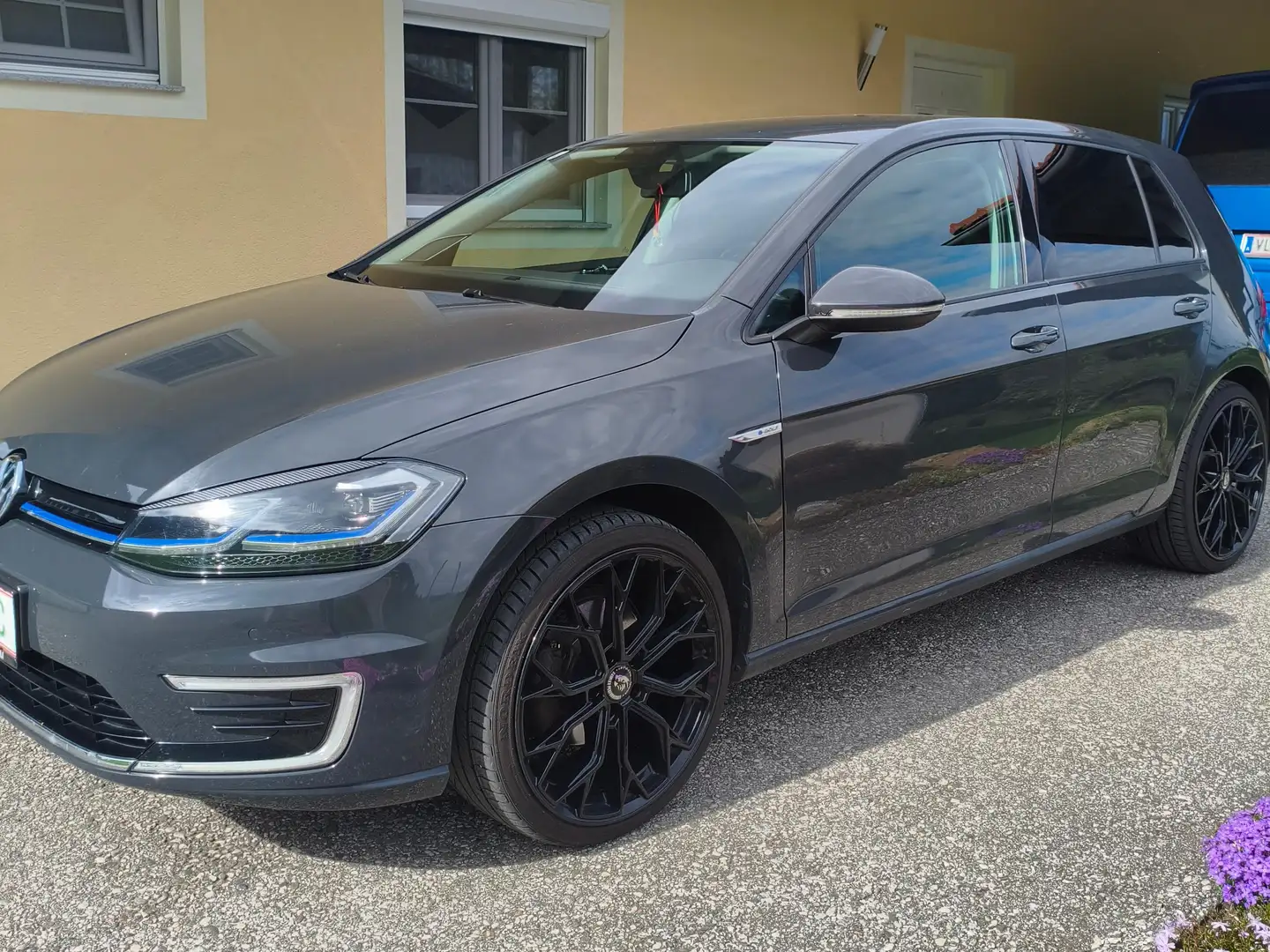 Volkswagen e-Golf e-Golf 35,8kWh (mit Batterie) Grau - 2