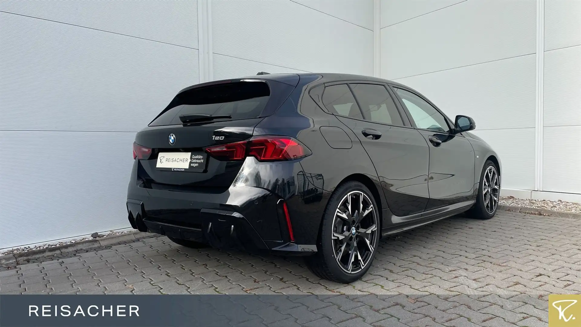 BMW 120 Aut.LCPro.HuD,ACC,ICONIC Schwarz - 2