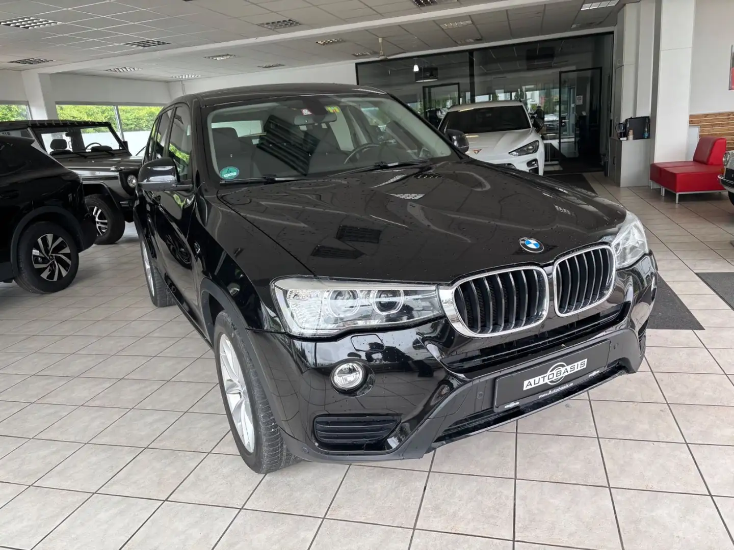 BMW X3 Baureihe X3 xDrive 30 d Advantage AHK Allrad Zwart - 2