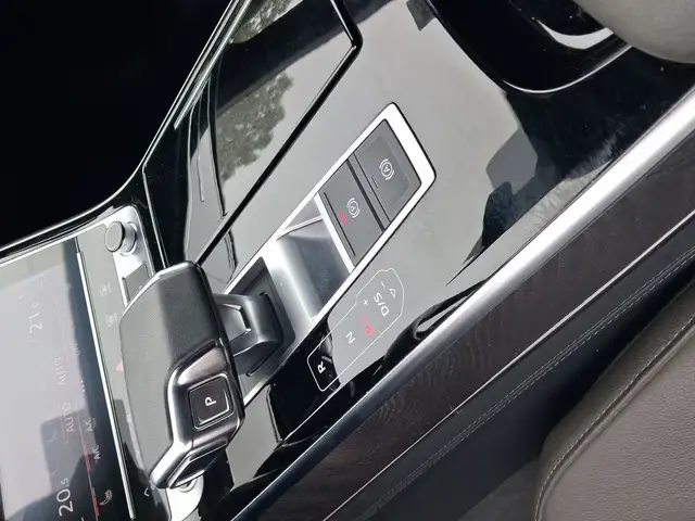 Audi A8 view 11