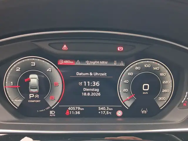 Audi A8 view 10